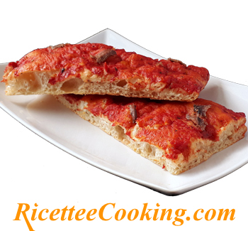 Pizza ad alta idratazione (80%) poco lievito e maturazione in frigorifero (72 ore)